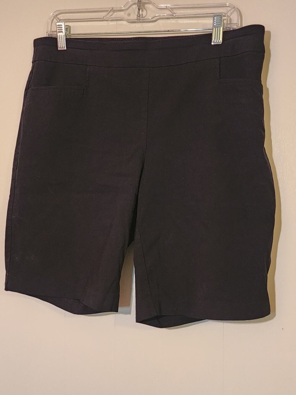 Terra&Sky black knee length shorts with front pockets. Size 14W
